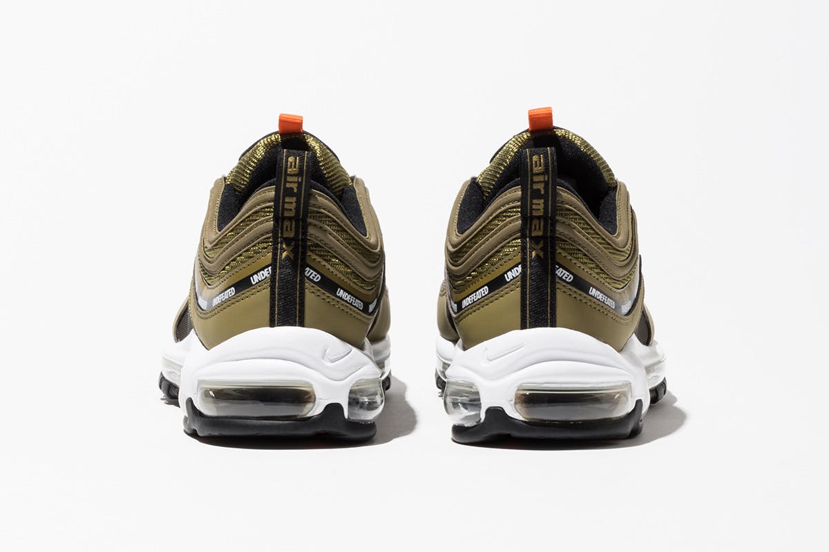 97 nike undefeated